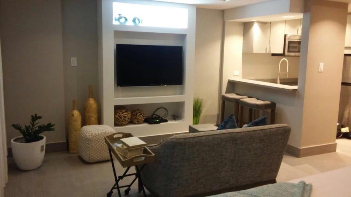 Enchanted 17 Jewel Beachfront Luquillo -Pool Bagian luar foto